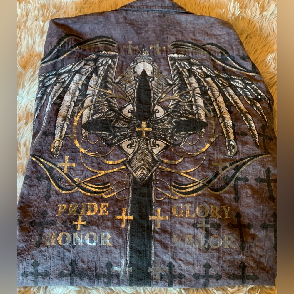 Men's Helix Graphic Shirt Wing Design worn a couple times in great condition.